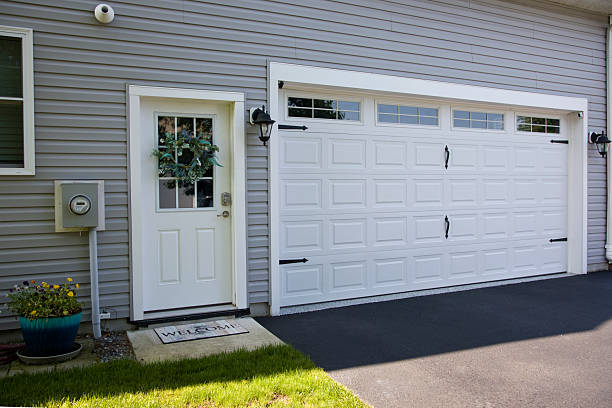 24/7 Emergency Garage Door Panel Replacement experts in Clinton, IA